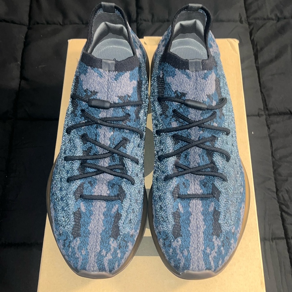 Yeezy Athletic Shoes in Blue and Gray Knit